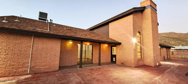 $469,000 | 4244 Park Hill Drive, El Paso, TX 79902