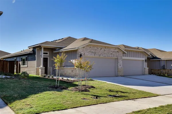 $1,895 | 704 Wheatfield Drive, Venus, TX 76084