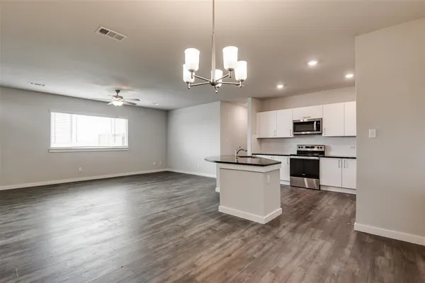 $1,895 | 704 Wheatfield Drive, Venus, TX 76084