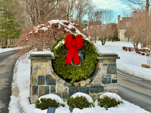 $599,000 | 250 Hunter Drive, Unit 250, Litchfield, CT 06759