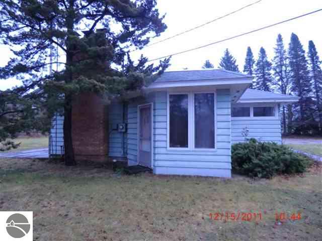 834 Cass Road Traverse City, MI 49696 - Photo 4 of 25 1732361-3.JPG