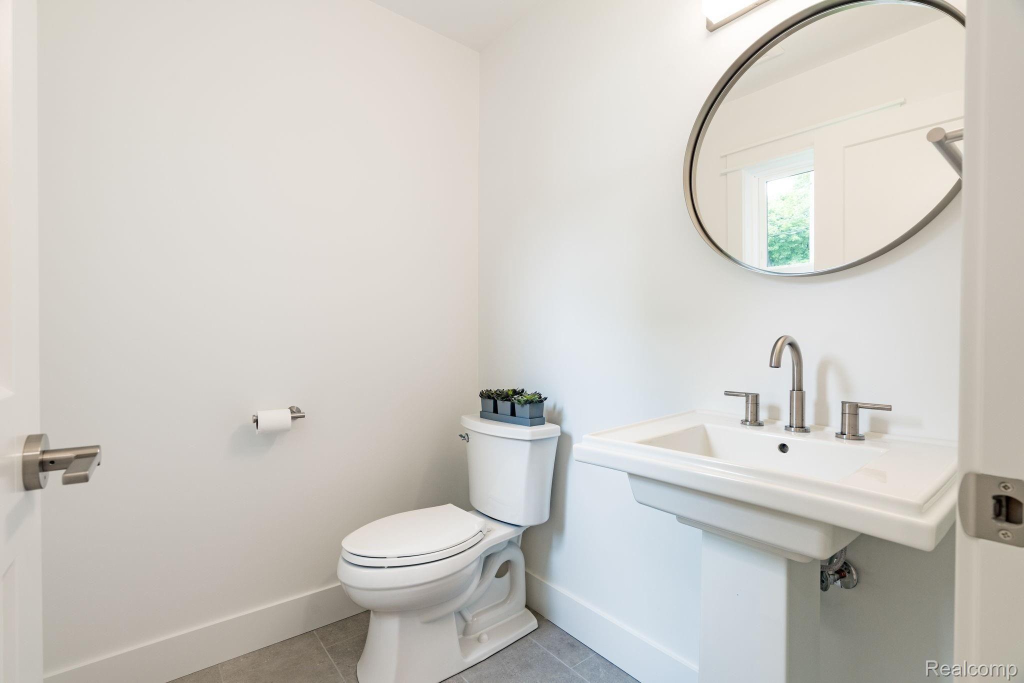 159 Maywood Avenue Rochester, MI 48307 - Photo 23 of 41 1st floor powder room