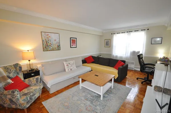 $2,600 | 142 Garth Road, Unit 1C, Scarsdale, NY 10583