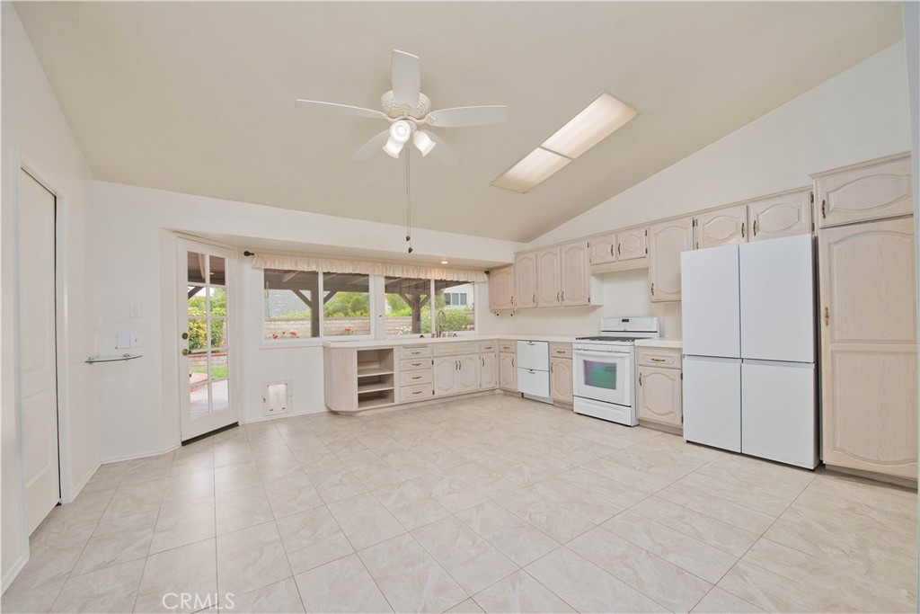 27820 Wakefield Road Castaic, CA 91384 - Photo 13 of 32