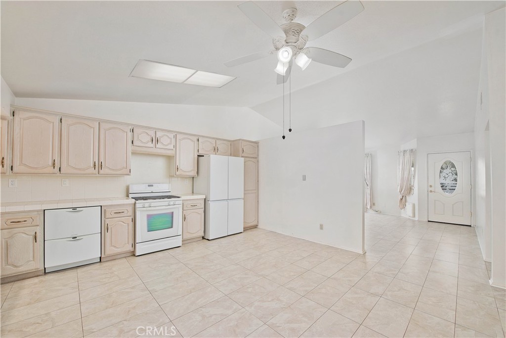 27820 Wakefield Road Castaic, CA 91384 - Photo 16 of 32