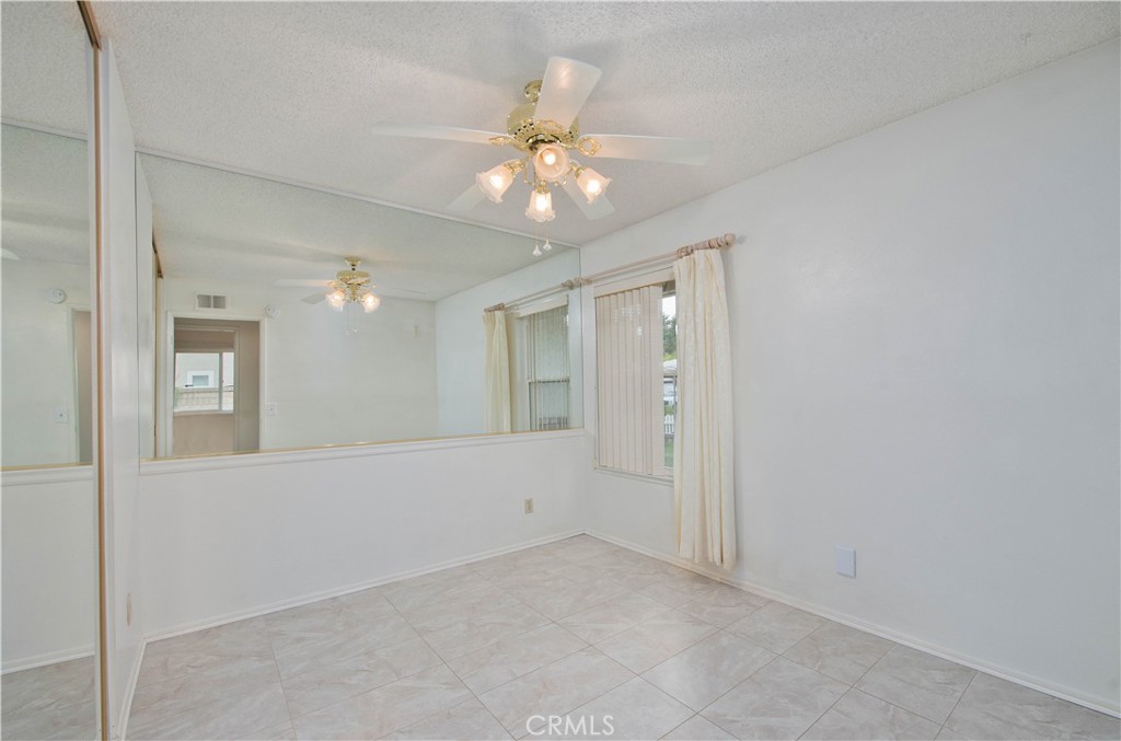 27820 Wakefield Road Castaic, CA 91384 - Photo 3 of 32