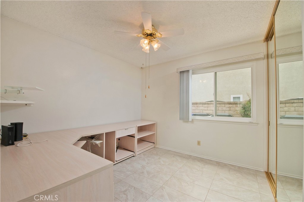 27820 Wakefield Road Castaic, CA 91384 - Photo 4 of 32