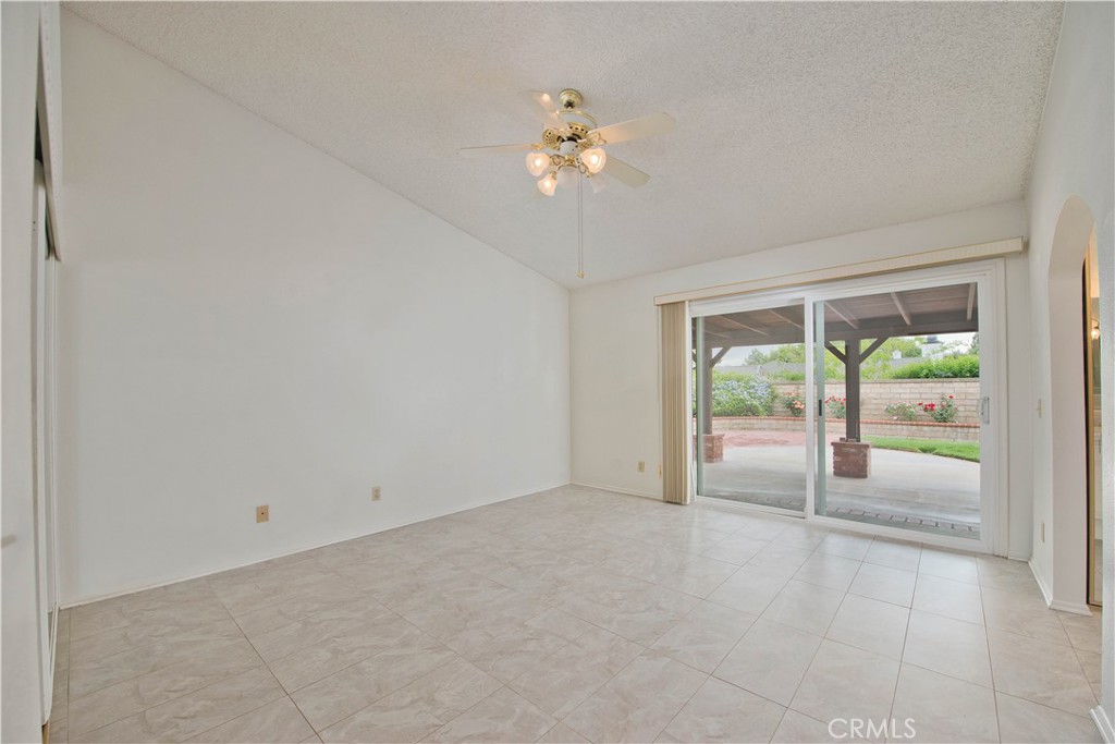 27820 Wakefield Road Castaic, CA 91384 - Photo 8 of 32