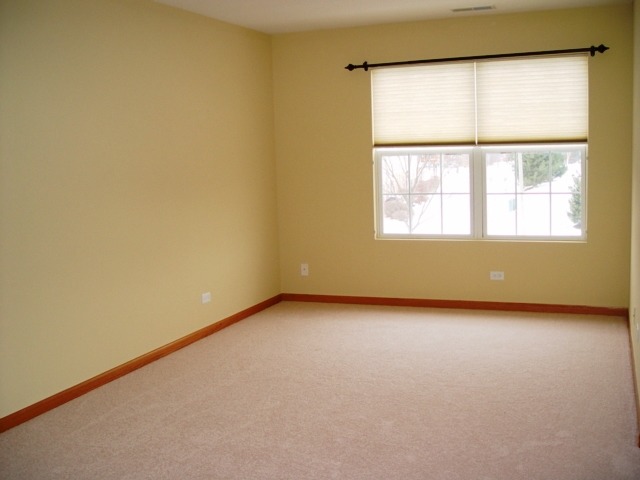24136 Walnut Circle Plainfield, IL 60585 - Photo 12 of 17 an empty room with a window