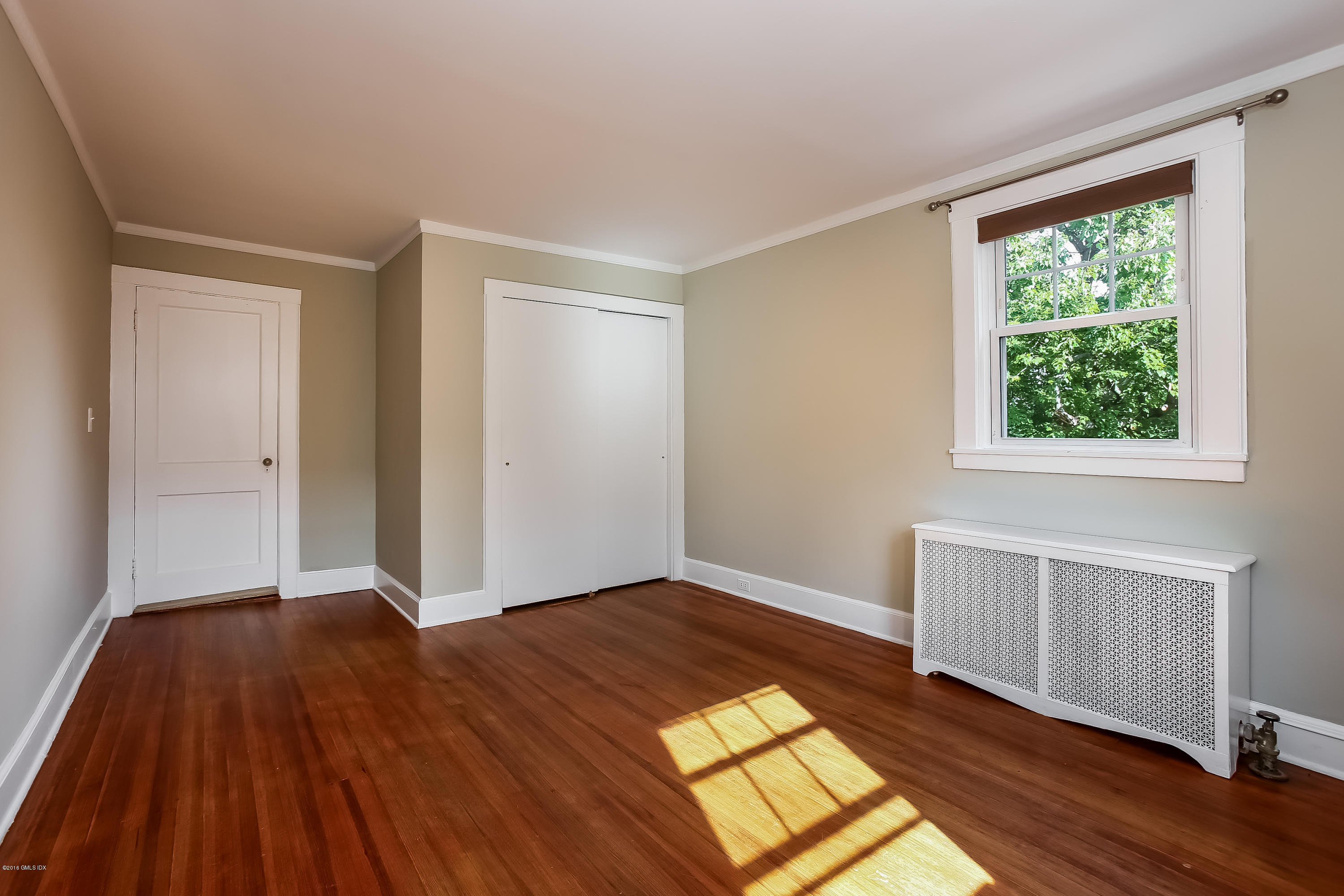5 Sound View Terrace Greenwich, CT 06830 - Photo 12 of 29 013-Master_Bedroom-3248974-large