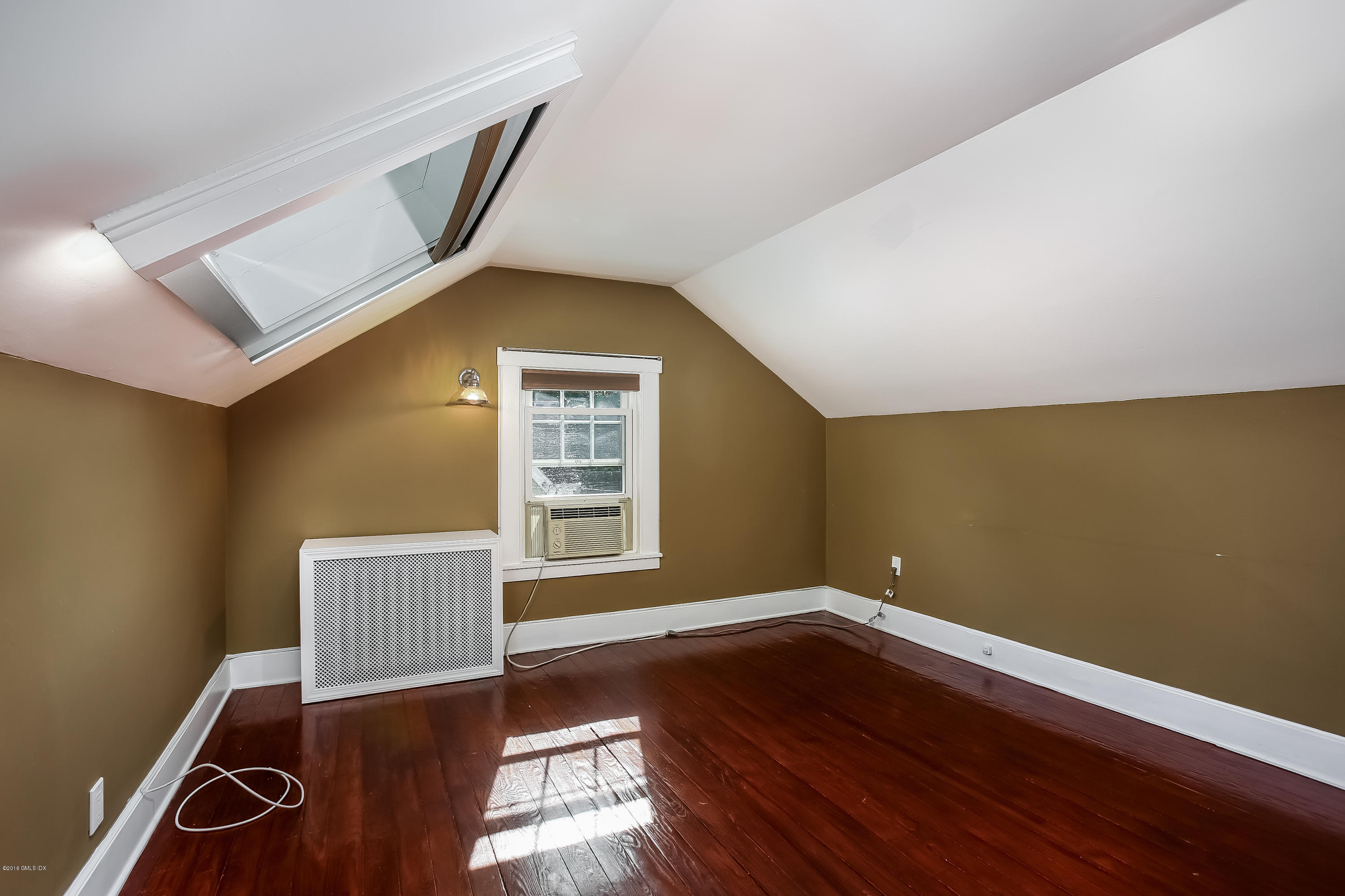 5 Sound View Terrace Greenwich, CT 06830 - Photo 18 of 29 019-Bedroom-3248966-large