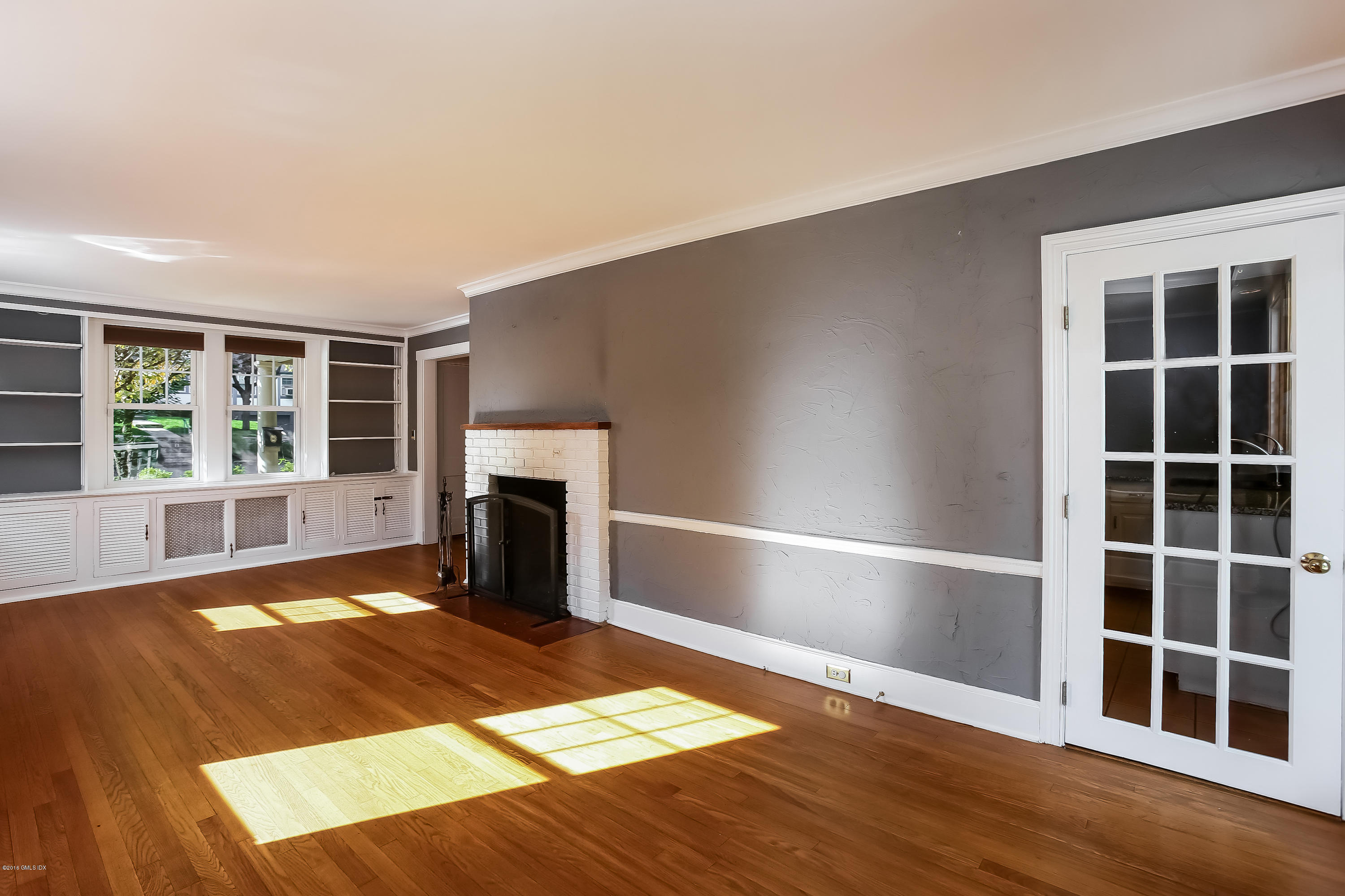 5 Sound View Terrace Greenwich, CT 06830 - Photo 4 of 29 005-Living_Room-3248976-large