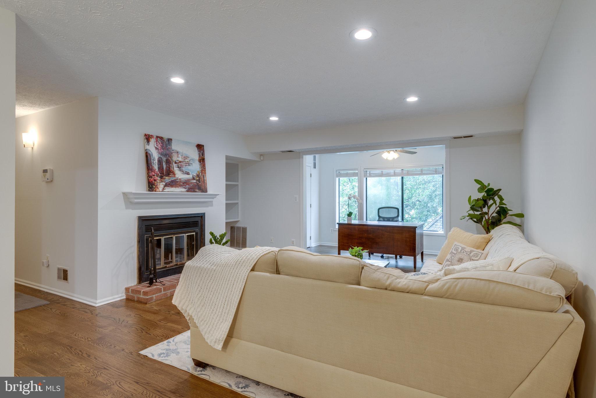 2247 Hunter's Run Drive Reston, VA 20191 - Photo 4 of 42 Gallery Image 4