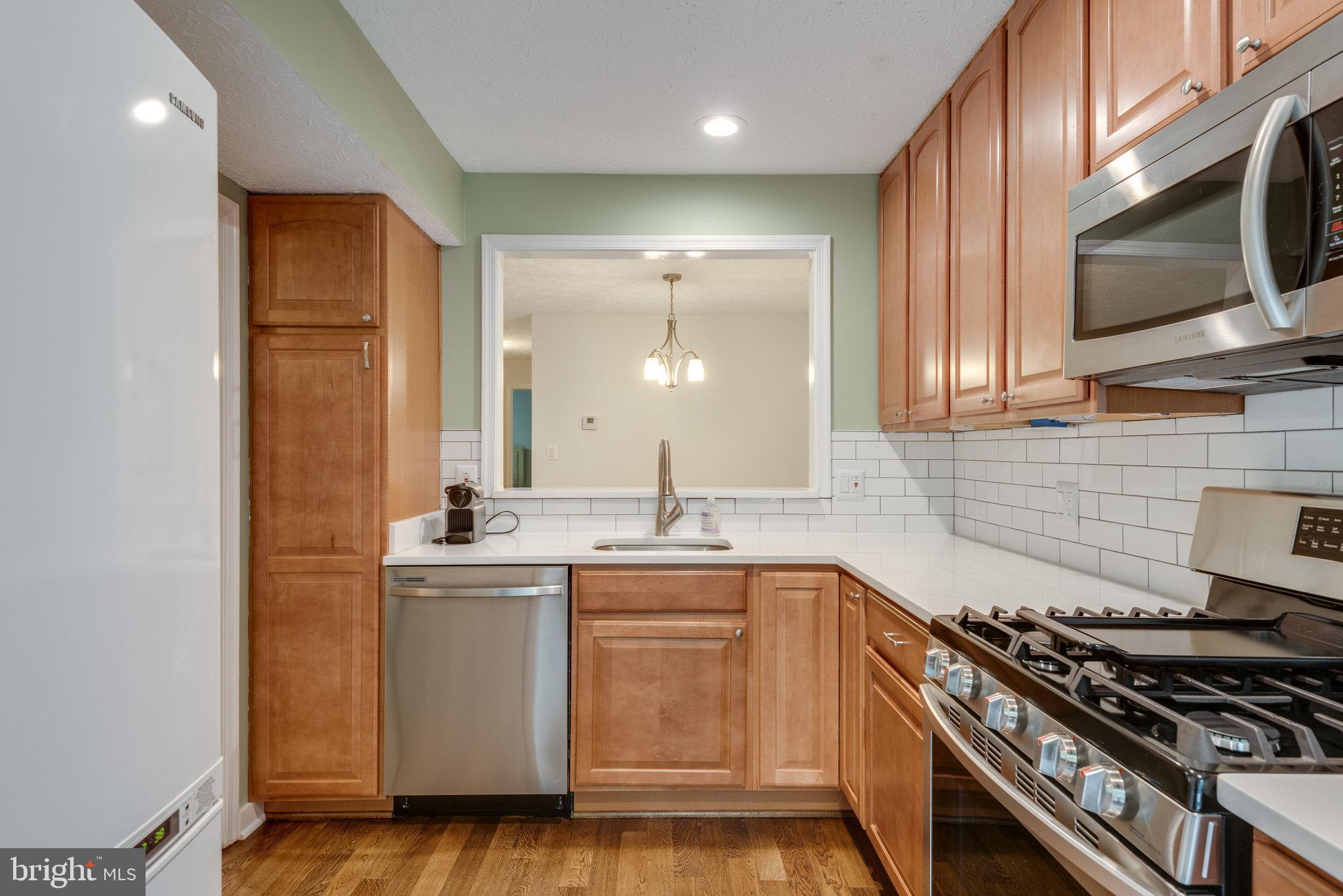 2247 Hunter's Run Drive Reston, VA 20191 - Photo 7 of 42 Gallery Image 7