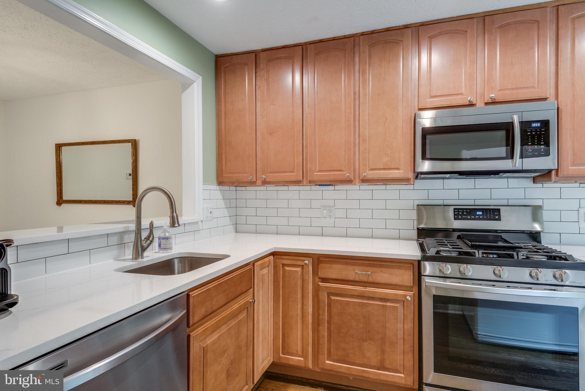 2247 Hunter's Run Drive Reston, VA 20191 - Photo 9 of 42 Gallery Image 9