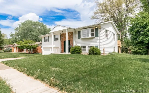 $254,500 | 1103 Woodbourne Drive, New Albany, IN 47150