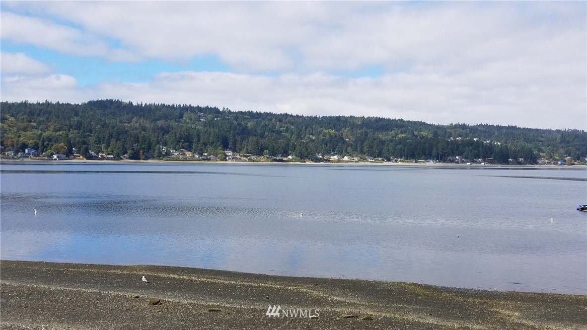 4597 Erlands Point Road Northwest Bremerton, WA 98312 - Photo 3 of 25 Gallery Image 3