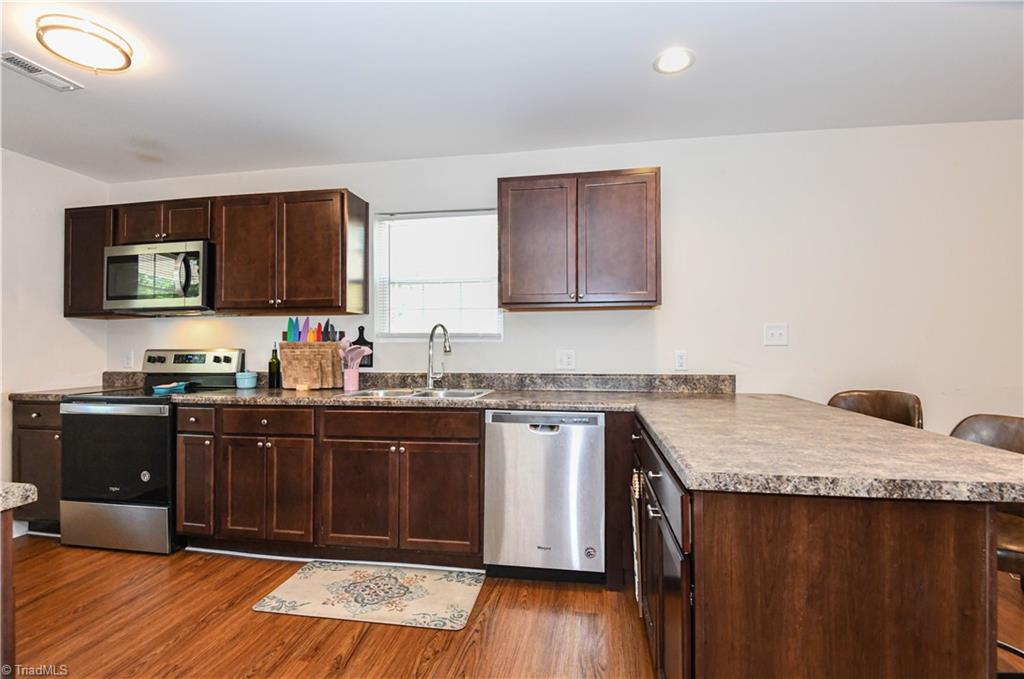 3203 Loftyview Drive High Point, NC 27260 - Photo 8 of 31