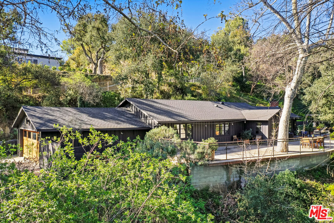 1101 Heatherside Road Pasadena, CA 91105 - Photo 2 of 44 a view of a table and chairs under an umbrella