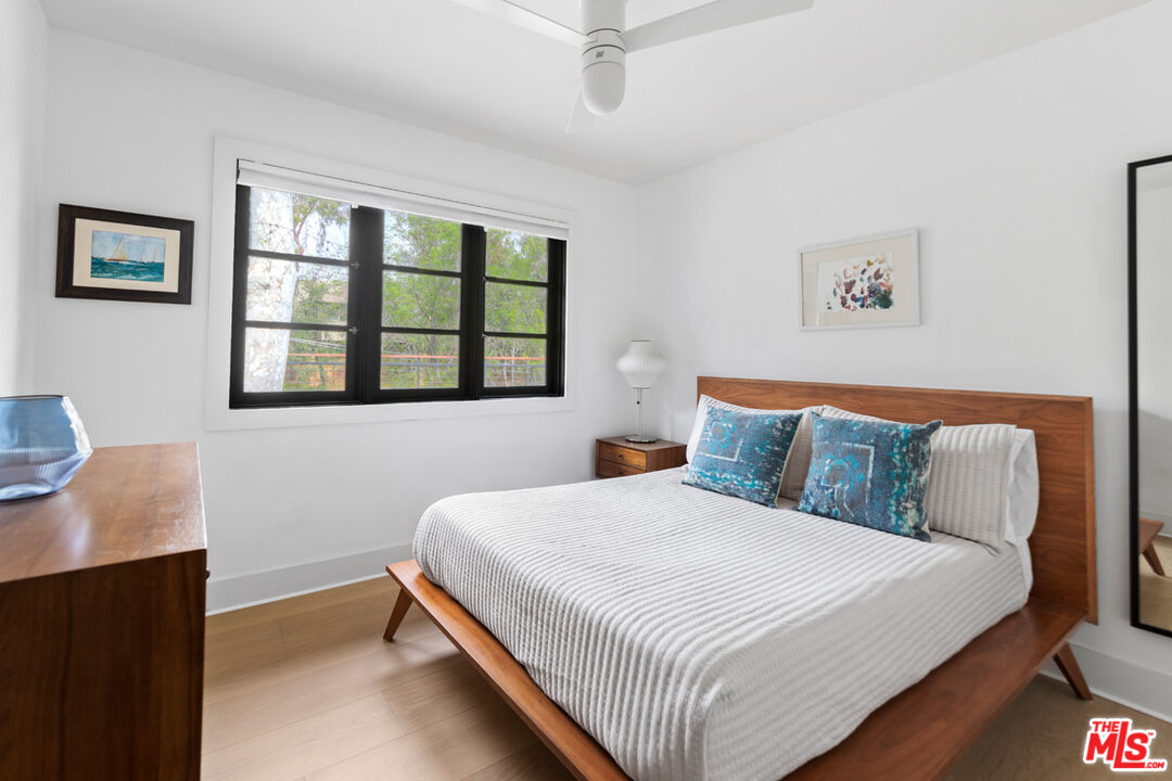 1101 Heatherside Road Pasadena, CA 91105 - Photo 21 of 44 a bedroom with a bed and a window