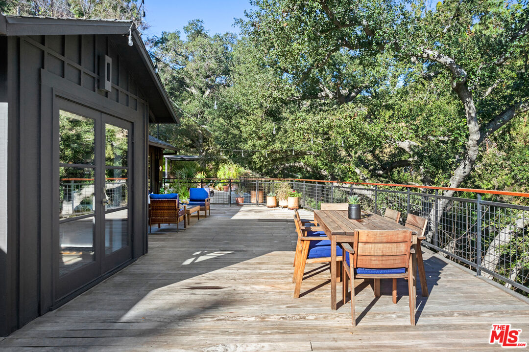 1101 Heatherside Road Pasadena, CA 91105 - Photo 25 of 44 a view of a chairs and table in the patio