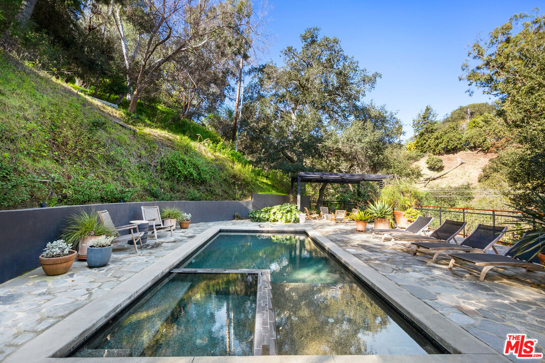 1101 Heatherside Road Pasadena, CA 91105 - Photo 29 of 44 a view of a swimming pool with a patio