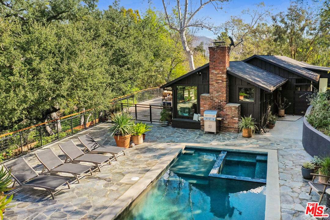 1101 Heatherside Road Pasadena, CA 91105 - Photo 33 of 44 a view of a house with patio