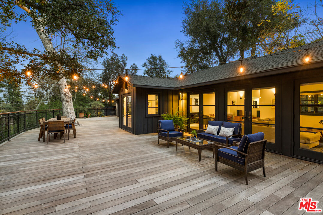 1101 Heatherside Road Pasadena, CA 91105 - Photo 39 of 44 a living room with furniture and a large window