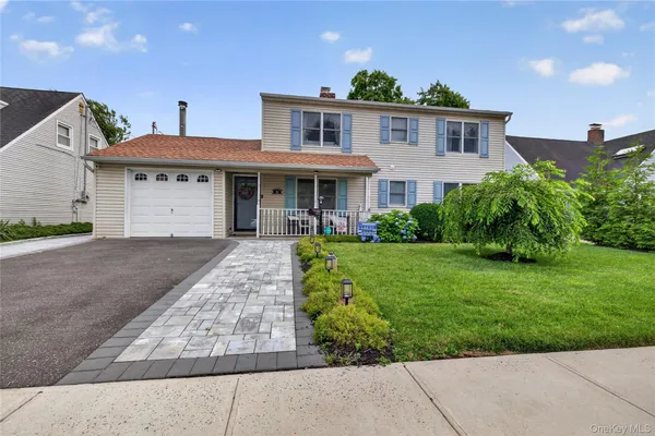 $860,000 | 26 Saddler Lane, Levittown, NY 11756