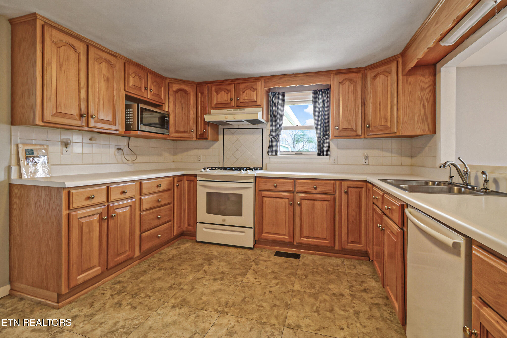 270 Hugh Jones Road Sunbright, TN 37872 - Photo 16 of 49 IMG_5192