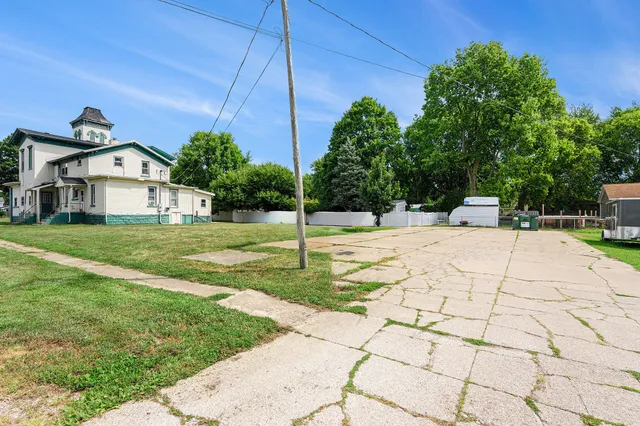 $432,000 | 200 East Chicago Road, White Pigeon, MI 49099