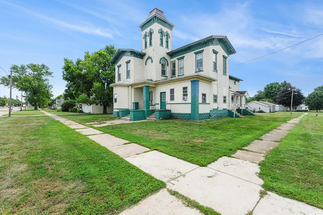 $432,000 | 200 East Chicago Road, White Pigeon, MI 49099