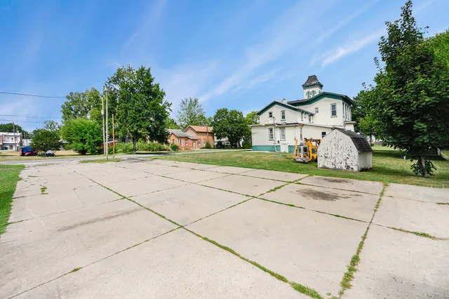 $432,000 | 200 East Chicago Road, White Pigeon, MI 49099