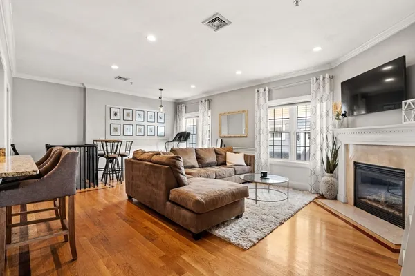 $5,000 | 209 D Street, Unit 2, Boston, MA 02127