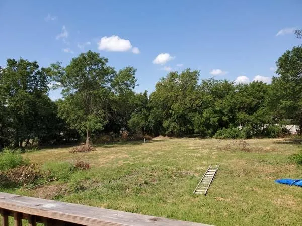 $2,300 | 209 Campus Street, Ferris, TX 75125