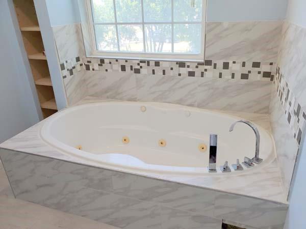 209 Campus Street Ferris, TX 75125 - Photo 10 of 33 a view of a bath tub sitting in a bathroom