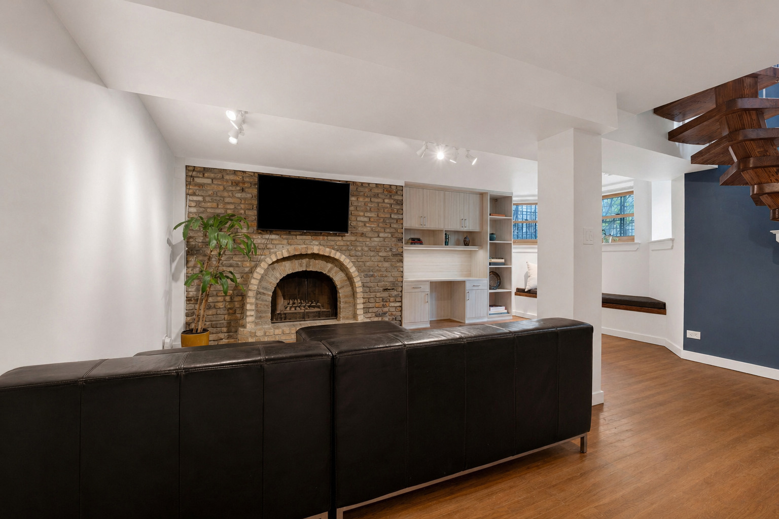 634 West Grace Street, Unit 1E Chicago, IL 60613 - Photo 17 of 26 a living room with fireplace furniture and a flat screen tv