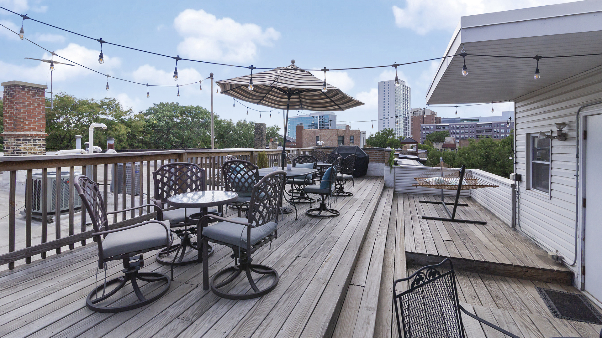 634 West Grace Street, Unit 1E Chicago, IL 60613 - Photo 26 of 26 a view of a chairs and table on the deck
