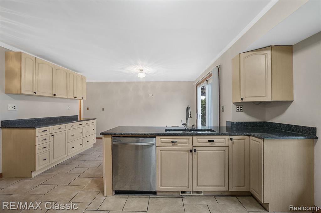2011 Decker Road Walled Lake, MI 48390 - Photo 10 of 37 Gallery Image 10