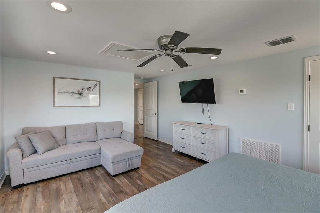 1010 1st Street Bayside, TX 78340 - Photo 32 of 40 a living room with furniture and a flat screen tv