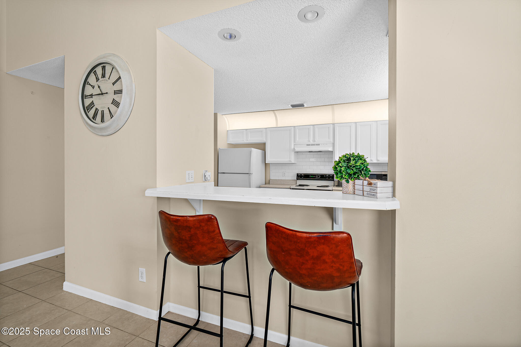 147-159 Ocean View Lane Melbourne, FL 32903 - Photo 16 of 48 a table and chairs in a kitchen