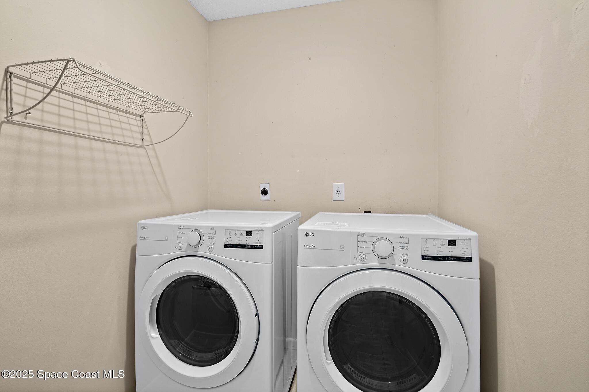 147-159 Ocean View Lane Melbourne, FL 32903 - Photo 10 of 48 a utility room with dryer and washer
