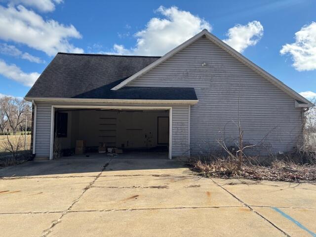 5280 Clark Lake Road Jackson, MI 49201 - Photo 4 of 12 Side of House / Garage