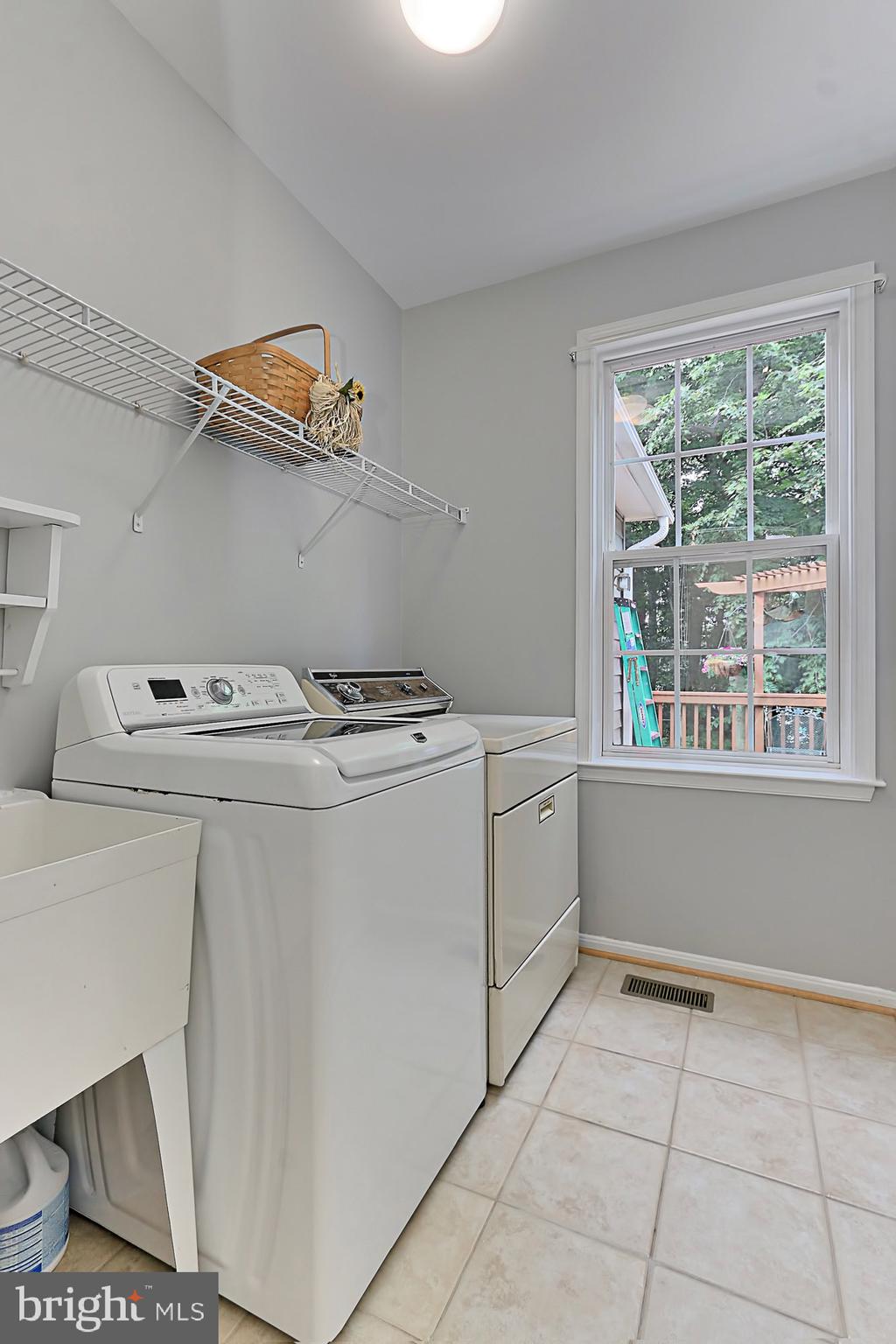6250 Rolling Spring Court Springfield, VA 22152 - Photo 21 of 79