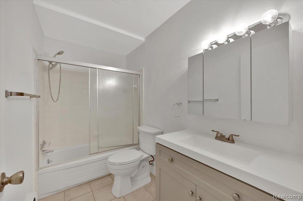 803 Plate Street, Unit 102 Rochester, MI 48307 - Photo 11 of 14