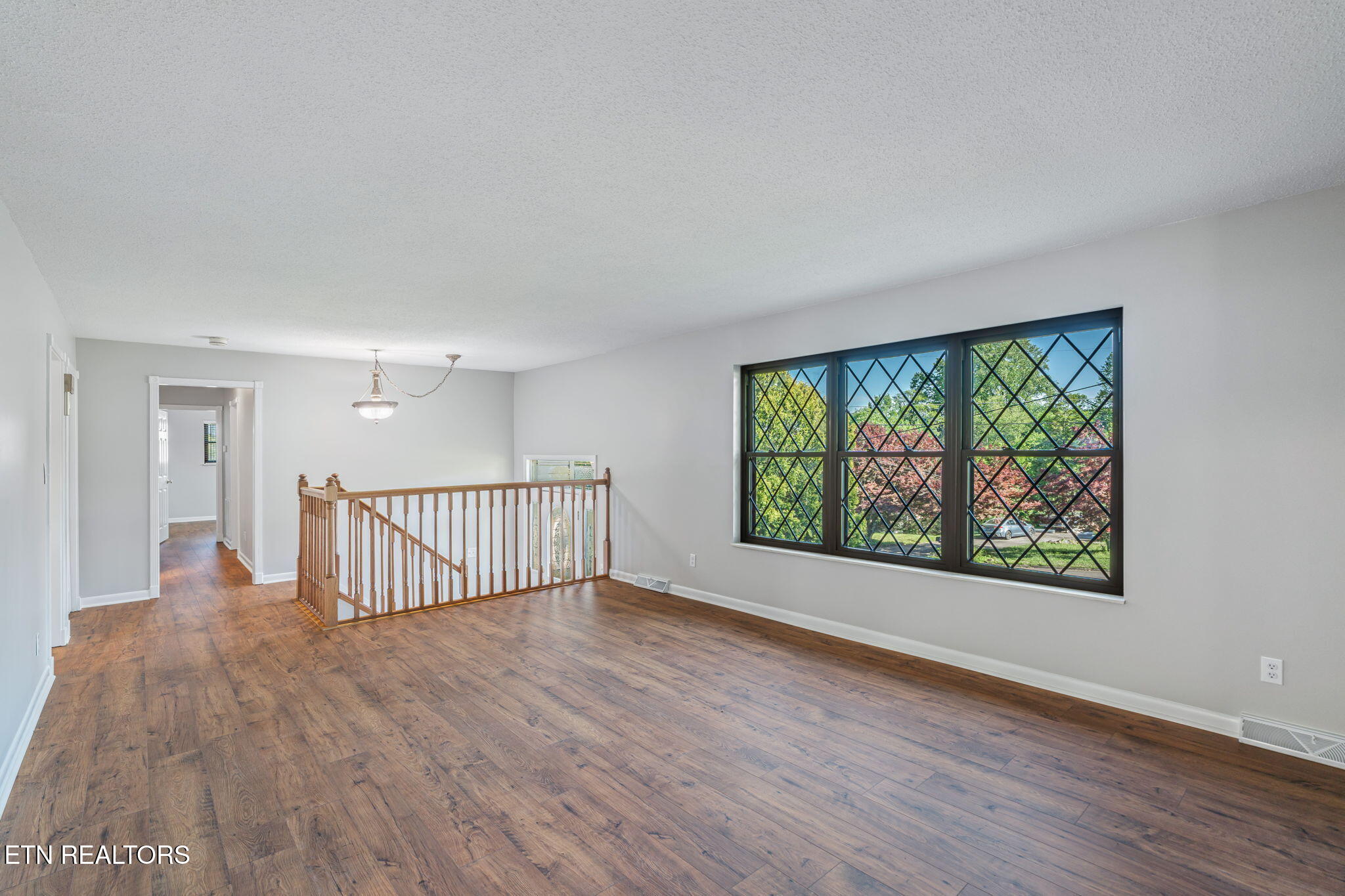 206 Lakeview Lane Oak Ridge, TN 37830 - Photo 11 of 59 23-web-or-mls-206 Lakeview Lane-18
