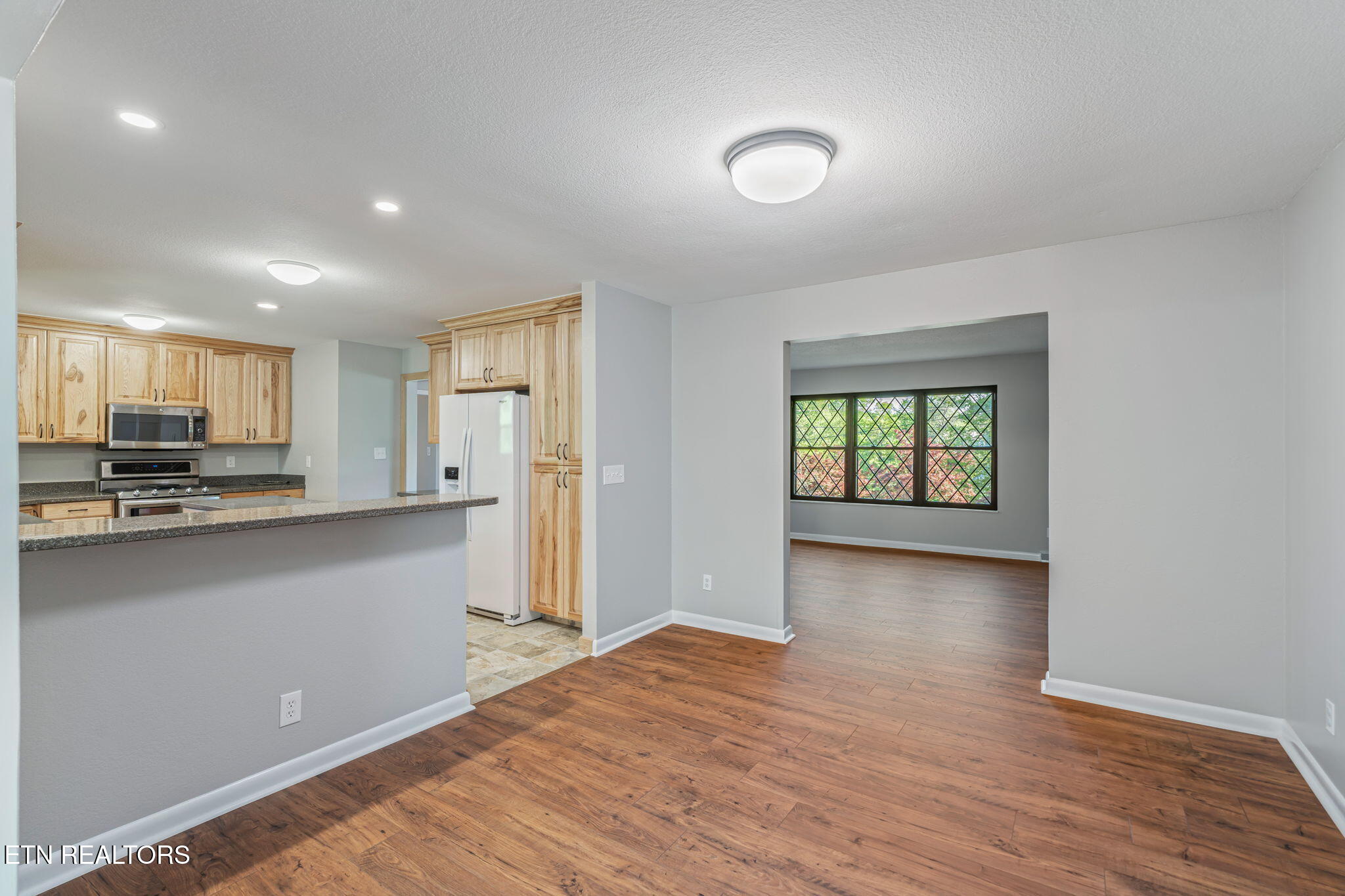 206 Lakeview Lane Oak Ridge, TN 37830 - Photo 14 of 59 25-web-or-mls-206 Lakeview Lane-20