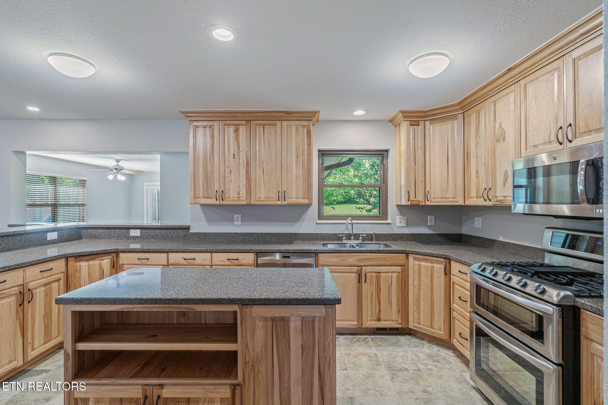 206 Lakeview Lane Oak Ridge, TN 37830 - Photo 15 of 59 29-web-or-mls-206 Lakeview Lane-24