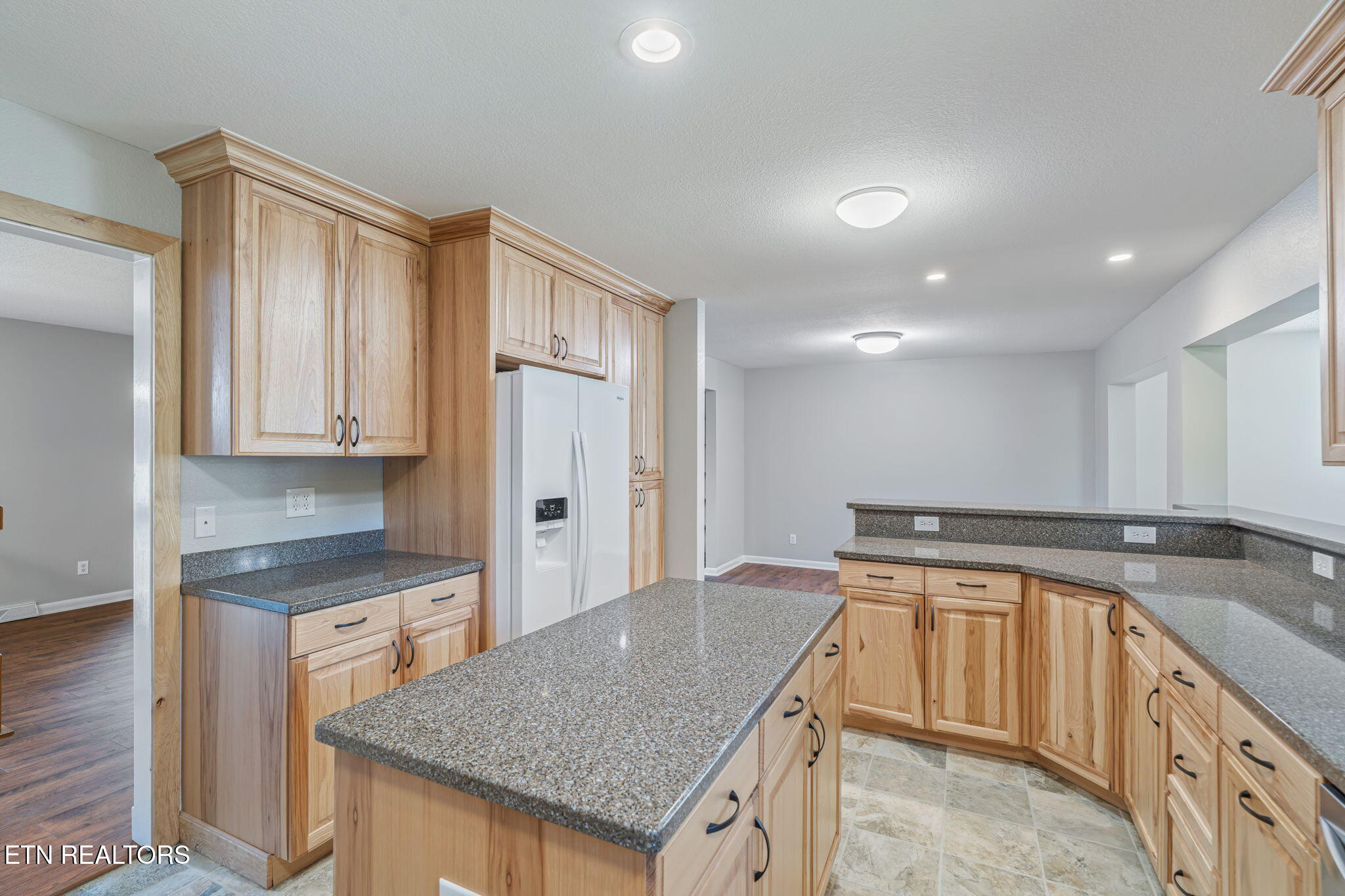 206 Lakeview Lane Oak Ridge, TN 37830 - Photo 16 of 59 30-web-or-mls-206 Lakeview Lane-25