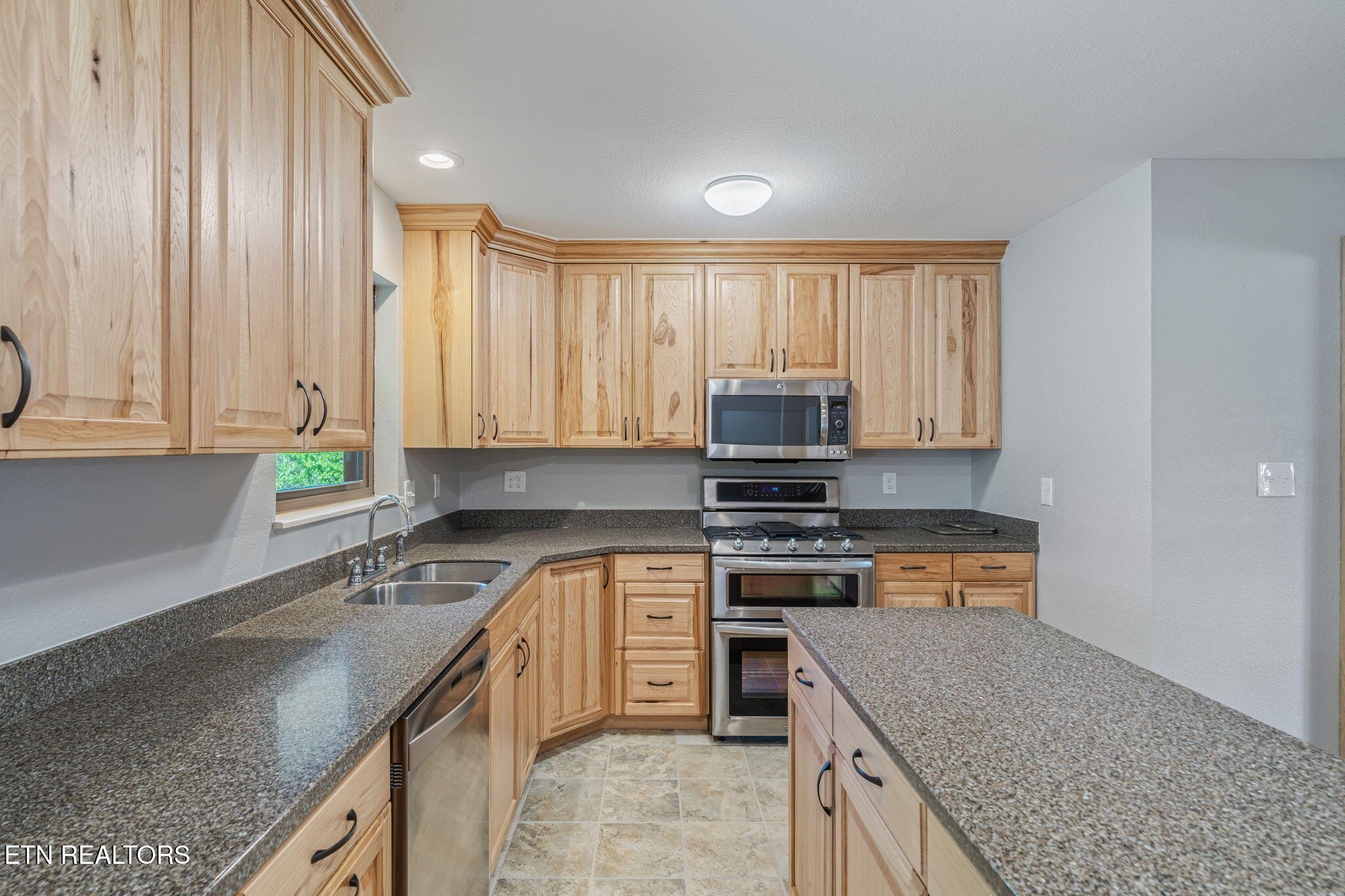 206 Lakeview Lane Oak Ridge, TN 37830 - Photo 17 of 59 31-web-or-mls-206 Lakeview Lane-26